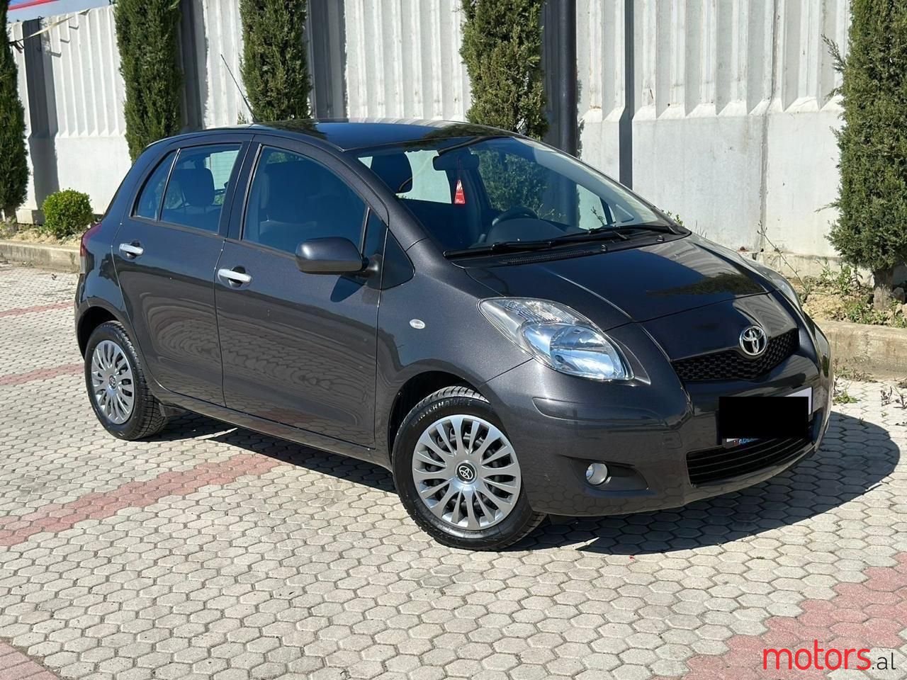 2011' Toyota Yaris photo #1