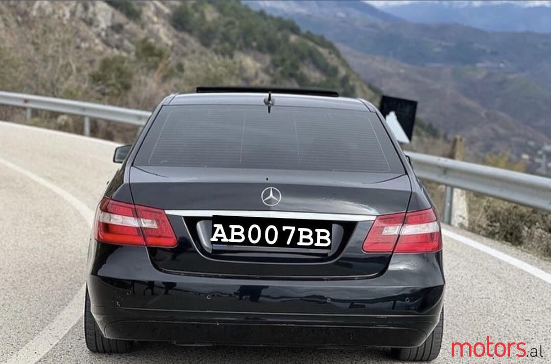 2011' Mercedes-Benz E 220 photo #1