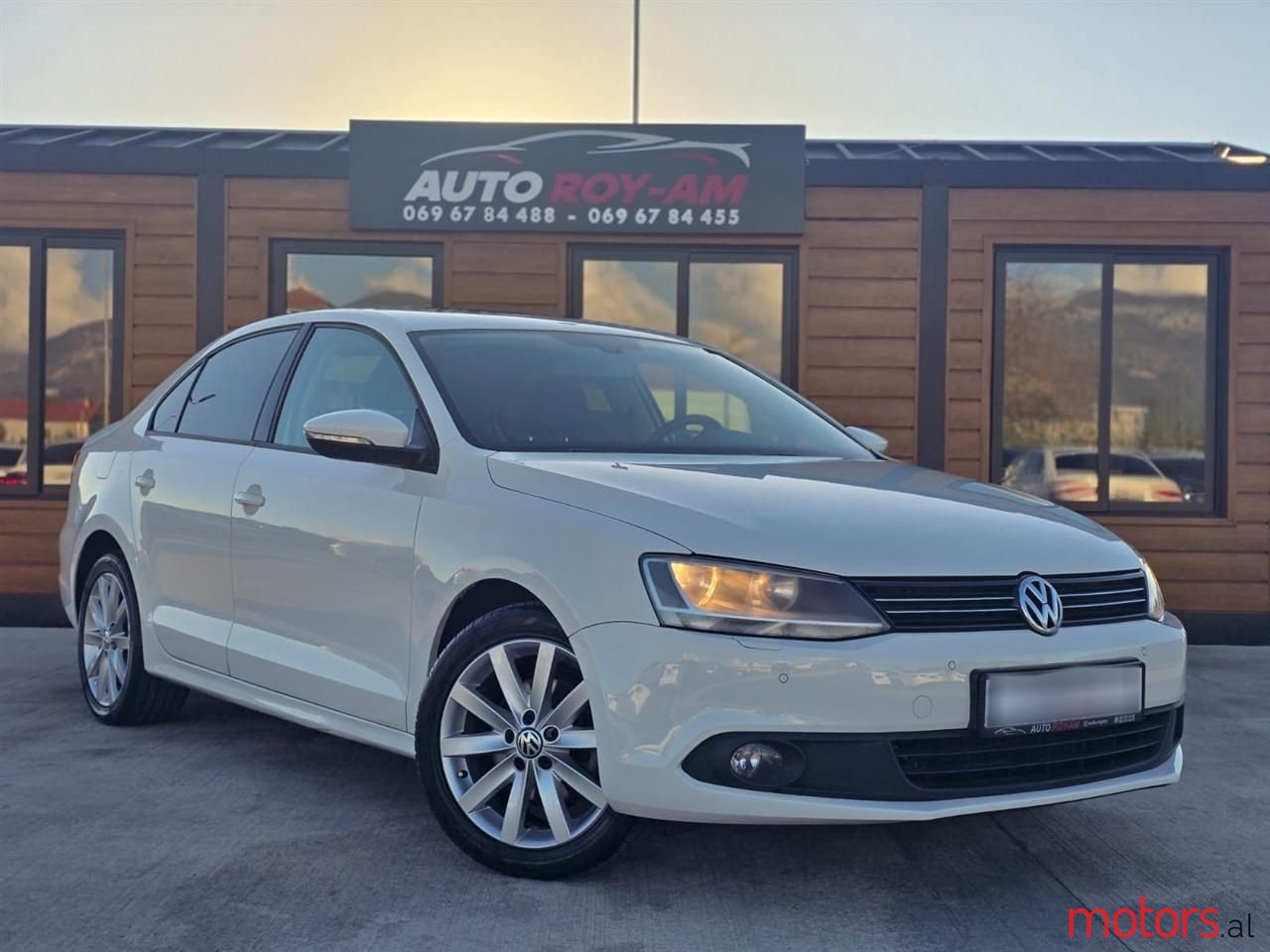 2012' Volkswagen Jetta photo #2