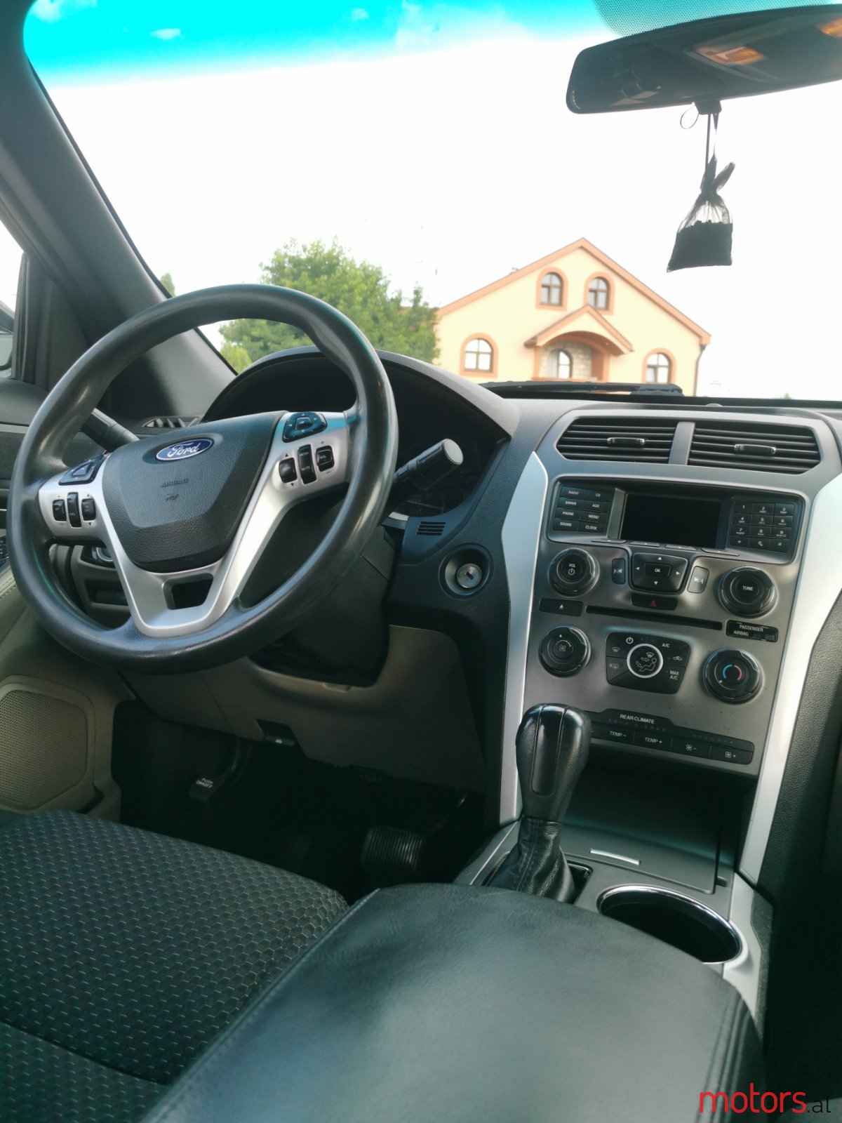 2014' Ford Explorer photo #4