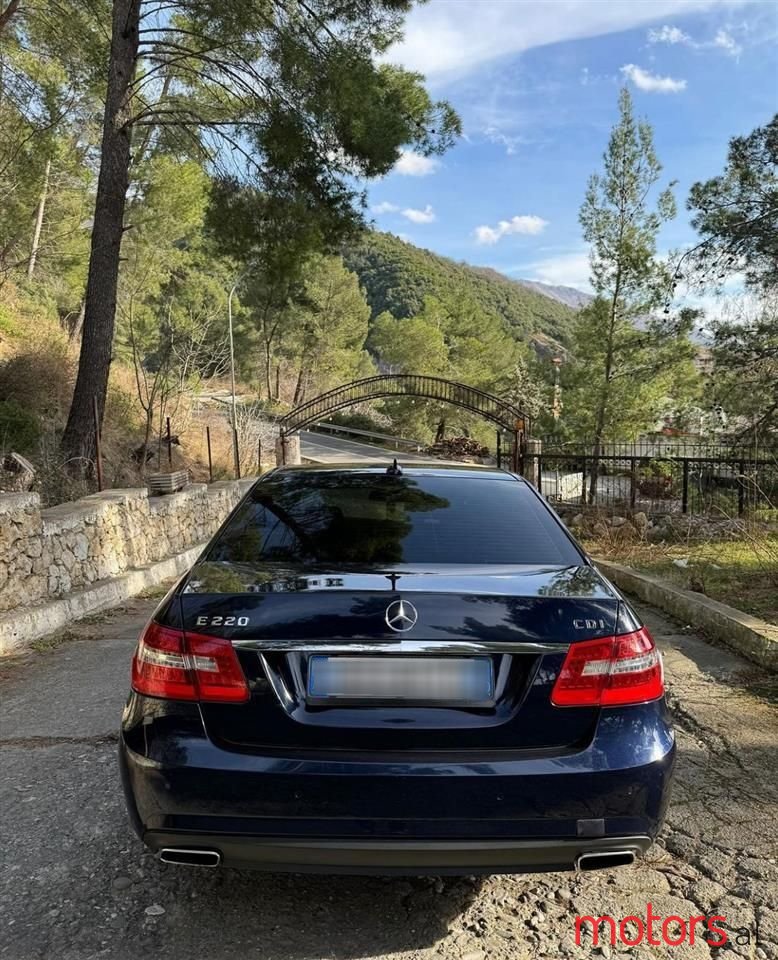 2013' Mercedes-Benz E 220 photo #3