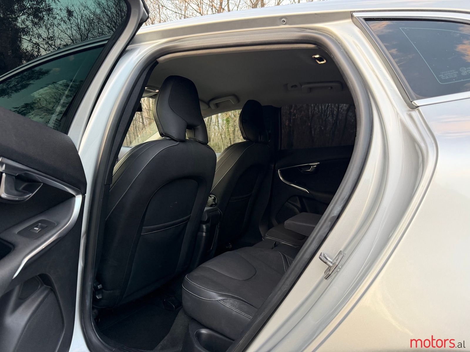 2014' Volvo V40 photo #6