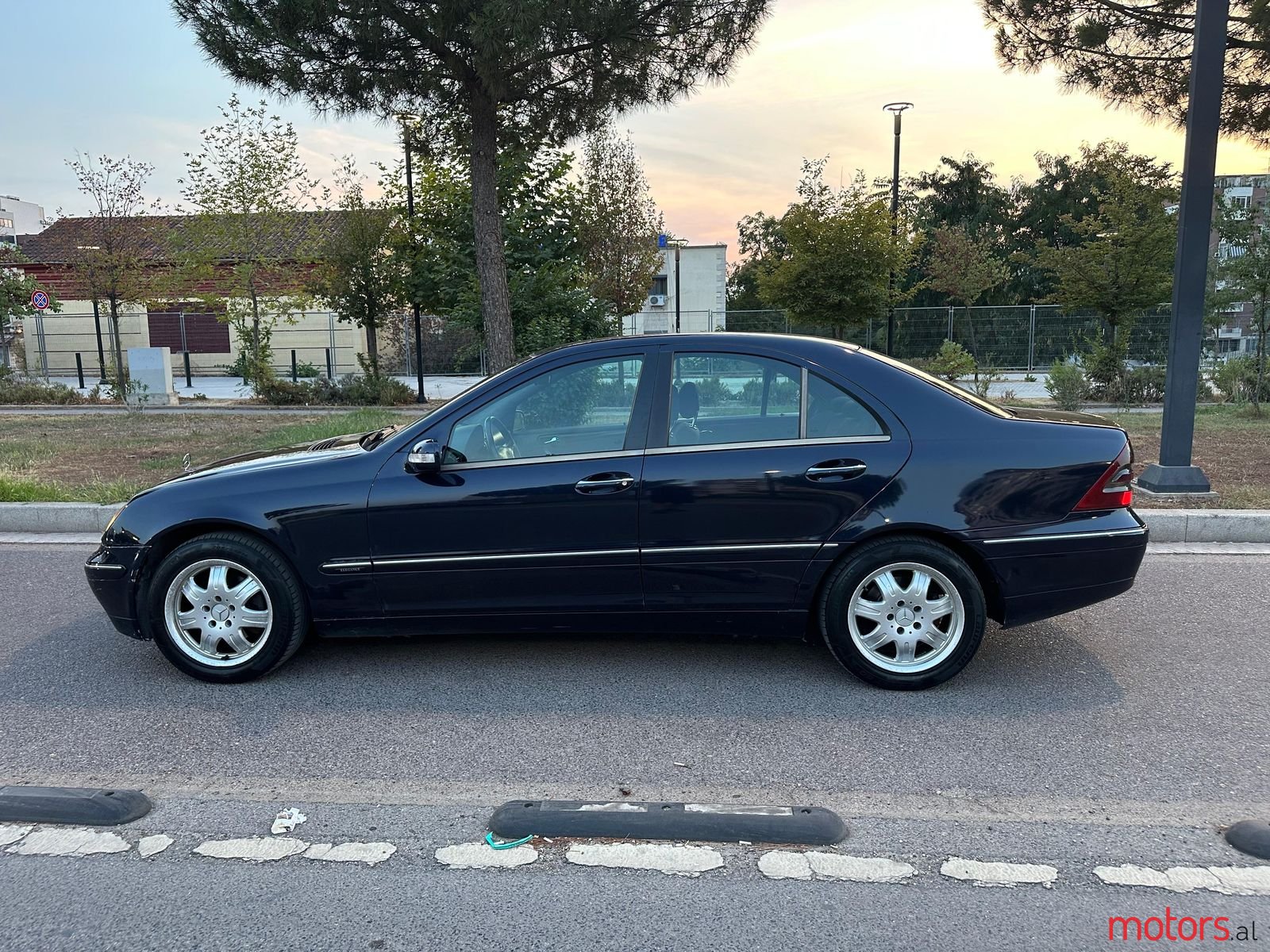 2003' Mercedes-Benz 220 photo #1