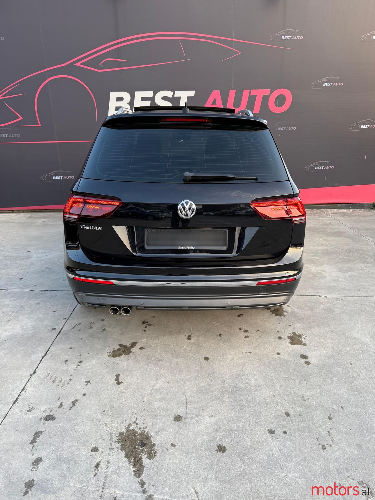 2018' Volkswagen Tiguan photo #2