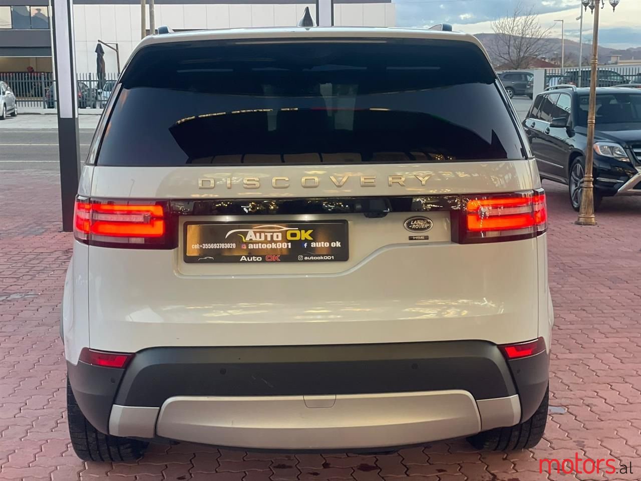 2017' Land Rover Discovery photo #5