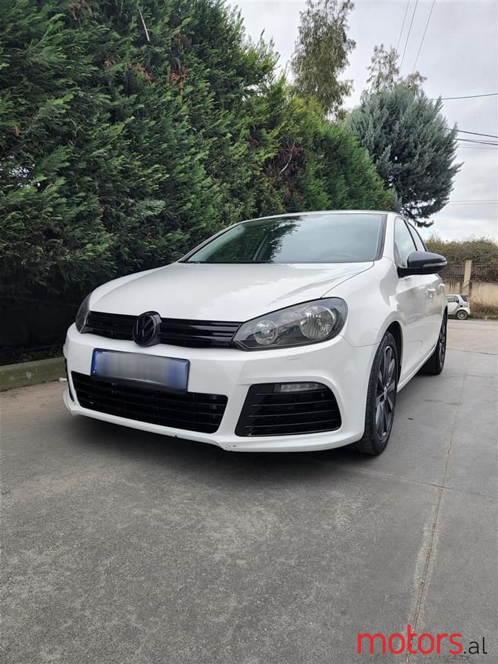 2011' Volkswagen Golf photo #1