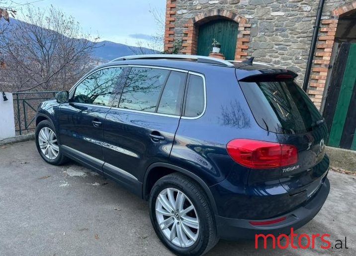 2012' Volkswagen Tiguan photo #6