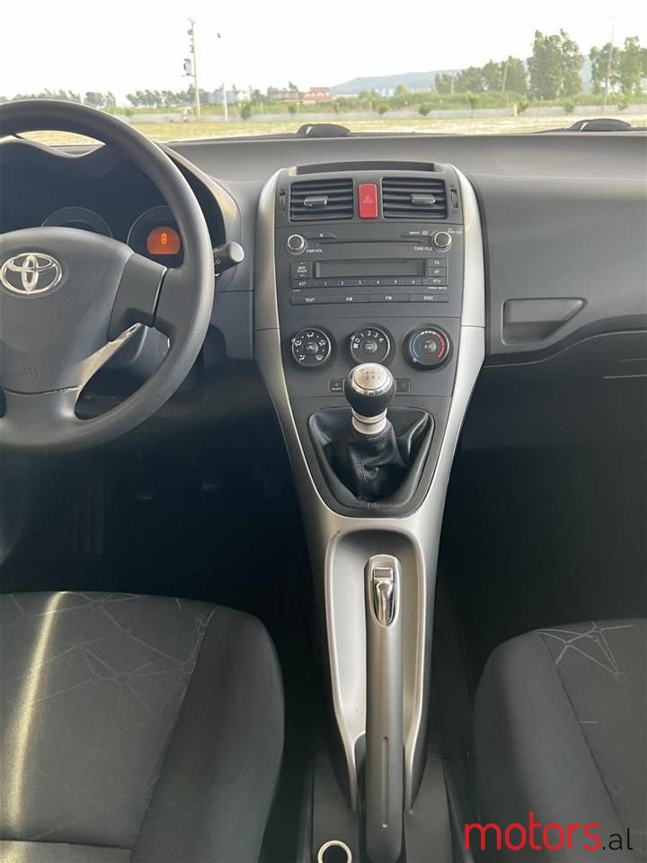 2009' Toyota Auris photo #5
