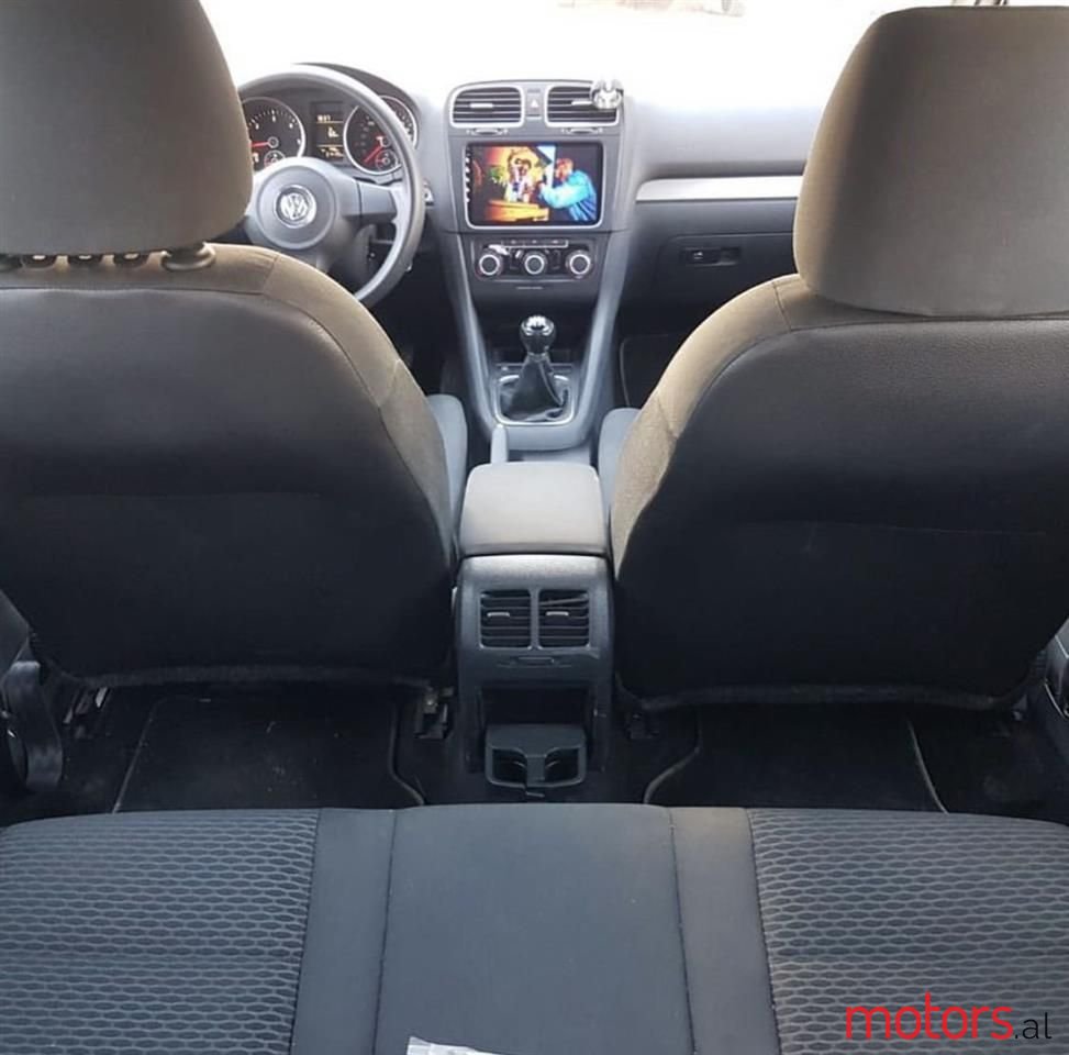 2010' Volkswagen Golf photo #6