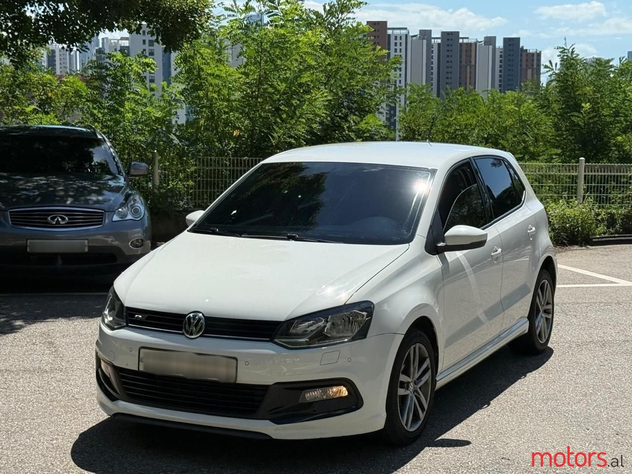 2015' Volkswagen Polo photo #1