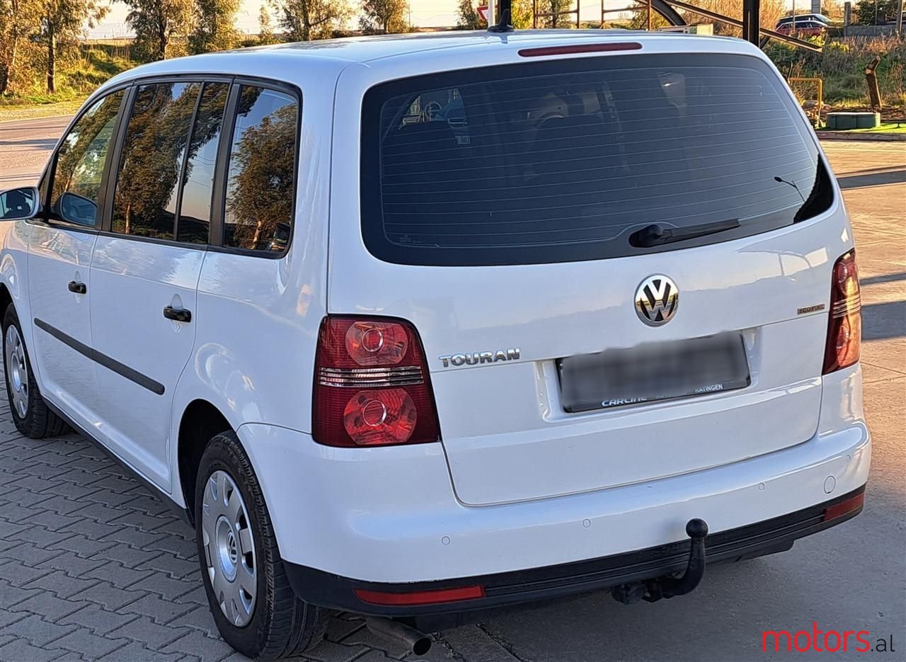 2009' Volkswagen Touran photo #6