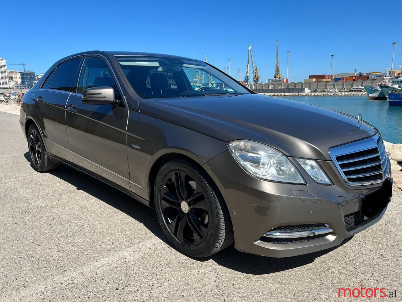 2011' Mercedes-Benz E 220 photo #6