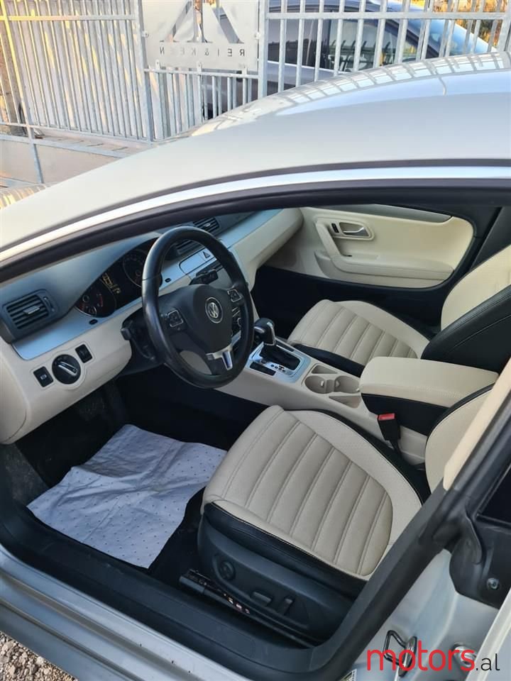 2011' Volkswagen Passat photo #4