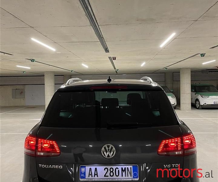 2014' Volkswagen Touareg photo #4