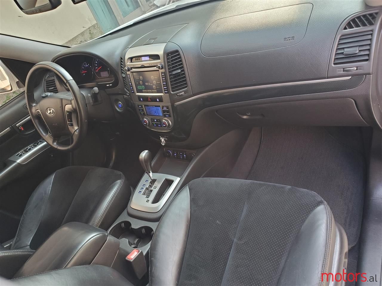 2010' Hyundai Santa Fe photo #5