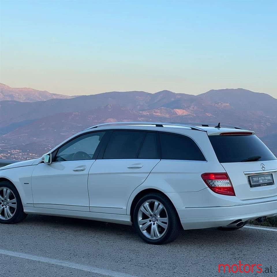 2011' Mercedes-Benz C 220 photo #2