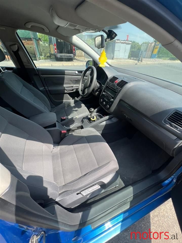 2005' Volkswagen Golf photo #4