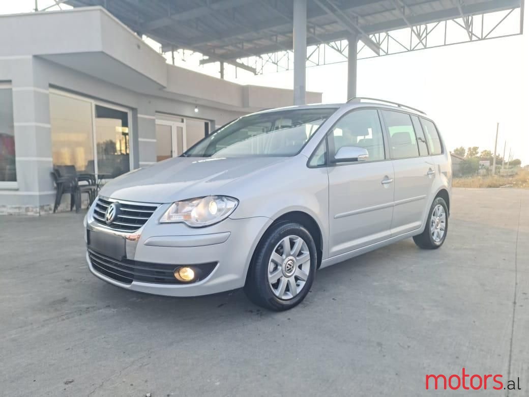 2007' Volkswagen Touran photo #5