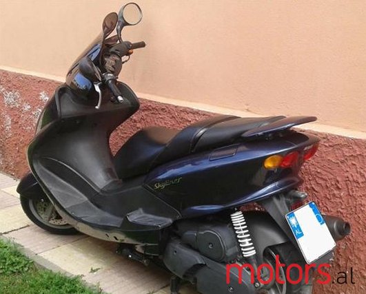 2005' Yamaha Skyliner photo #2