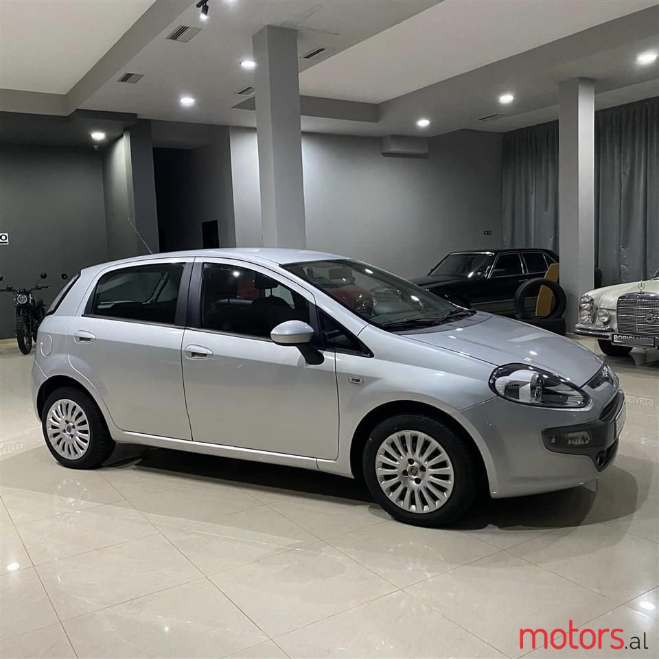 2010' Fiat Punto Evo photo #3