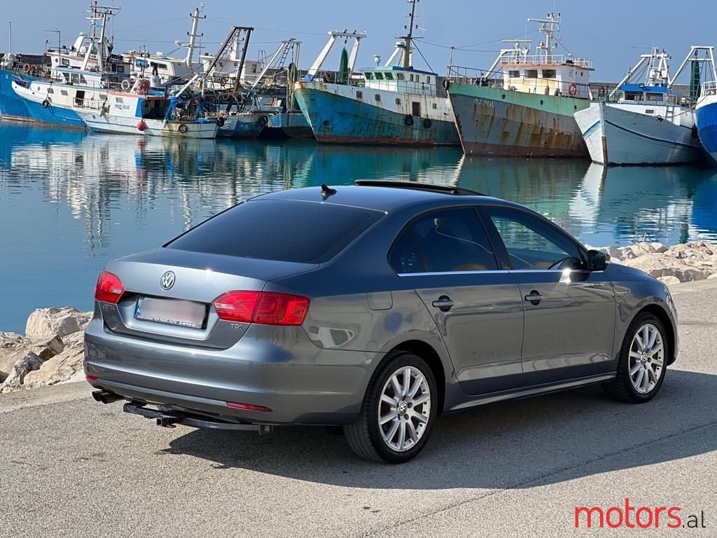 2012' Volkswagen Jetta photo #3