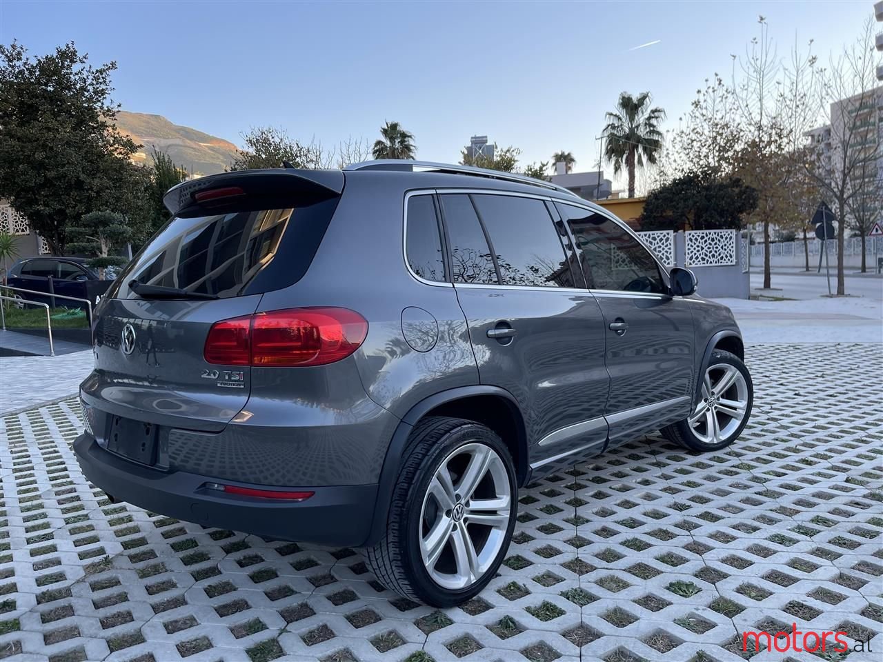 2014' Volkswagen Tiguan photo #4
