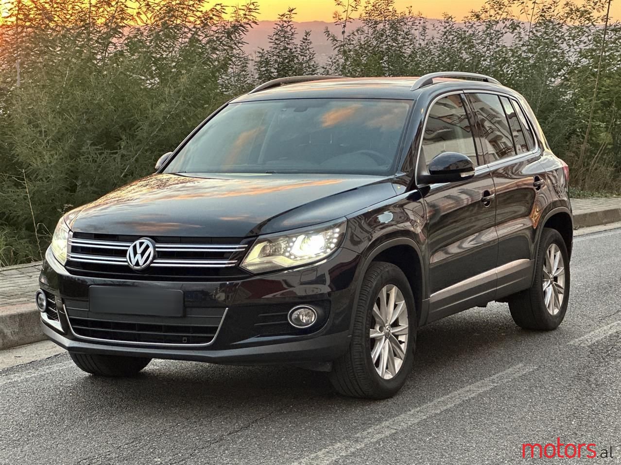2012' Volkswagen Tiguan photo #2