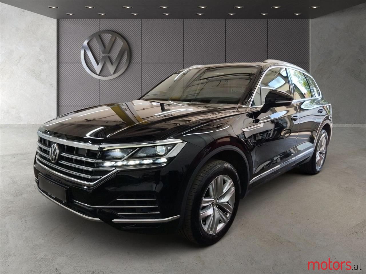 2019' Volkswagen Touareg photo #1