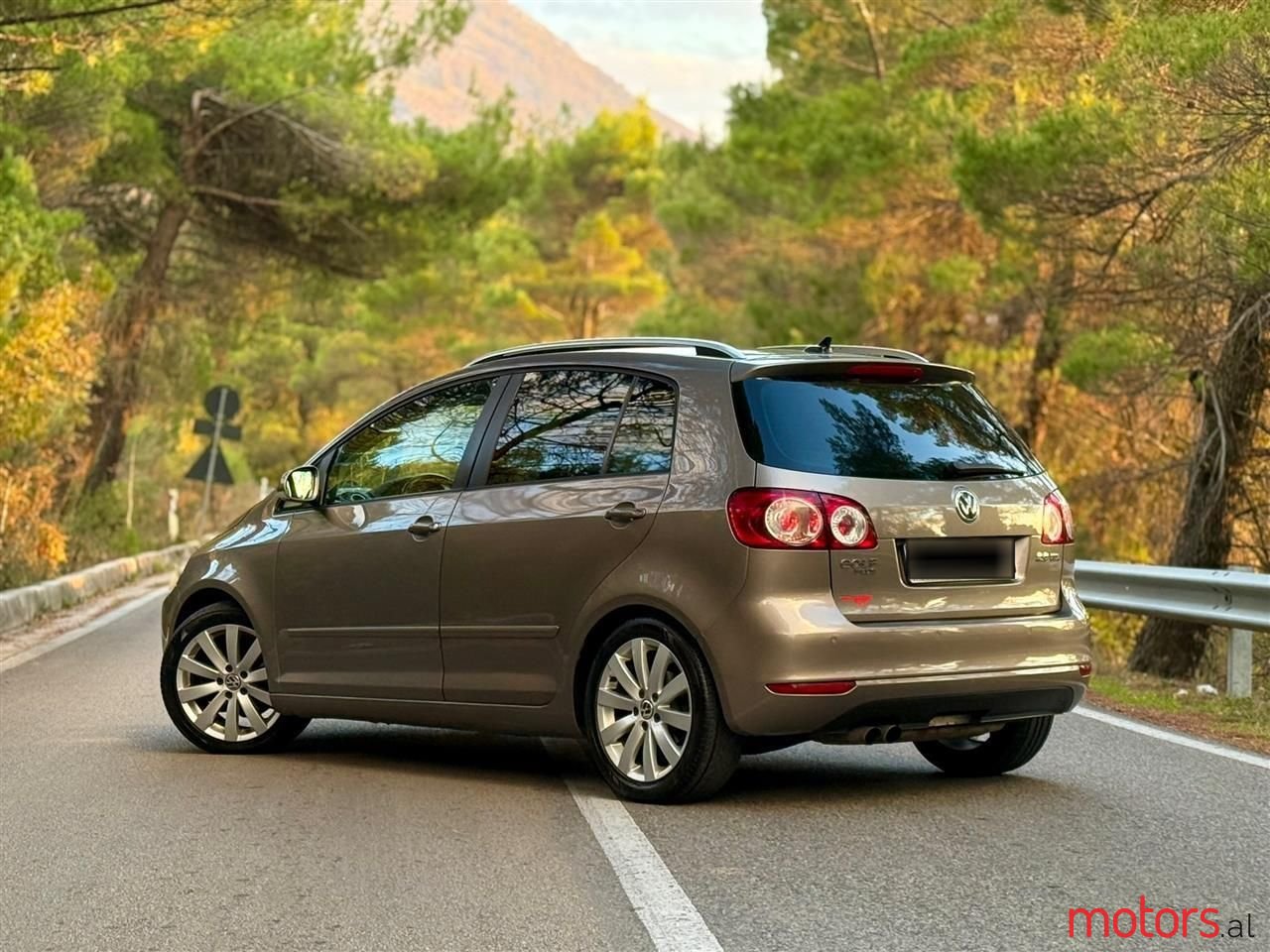 2009' Volkswagen Golf Plus photo #6