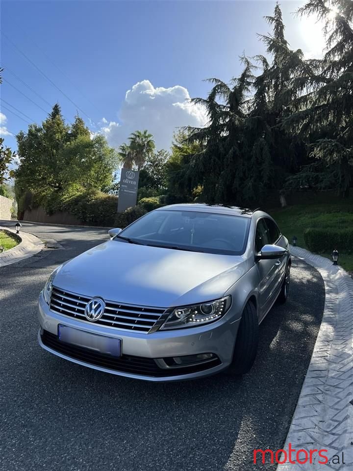 2015' Volkswagen Passat photo #2