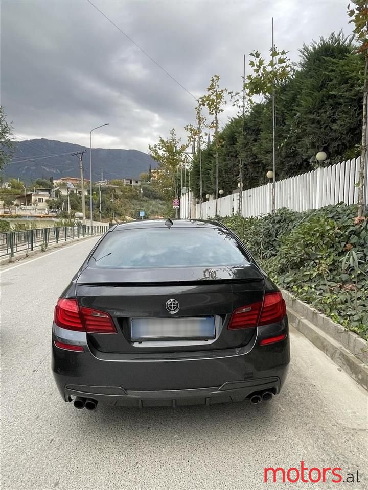 2011' BMW 520 photo #5