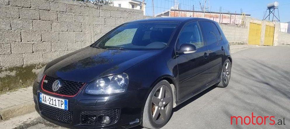 2004' Volkswagen Golf photo #1