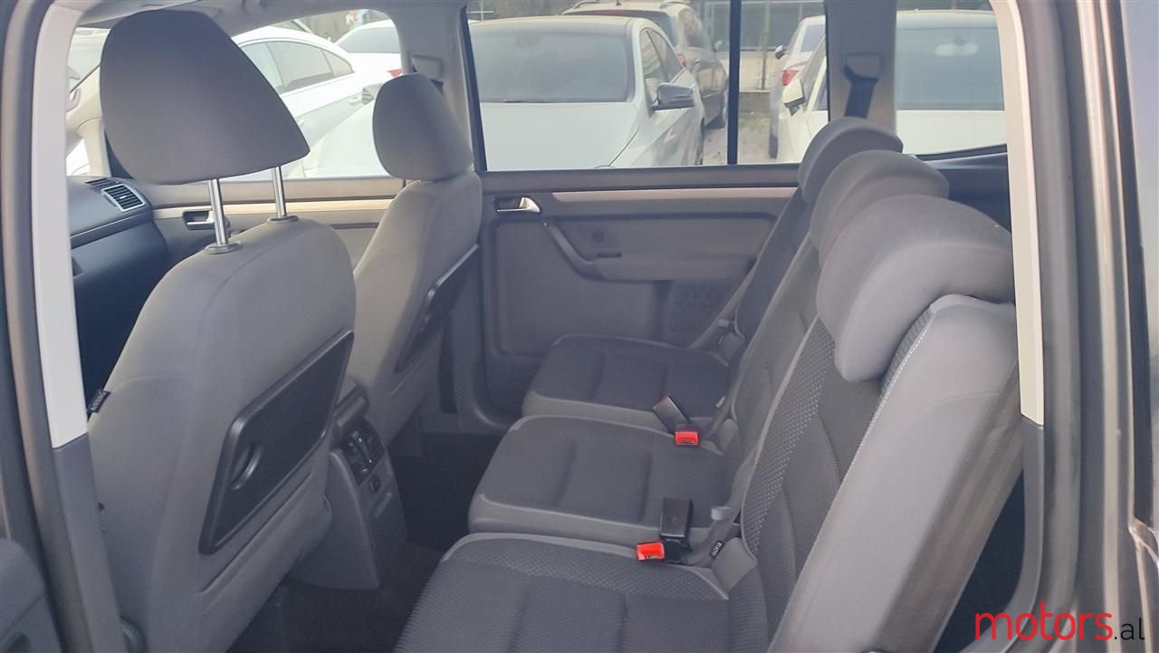 2012' Volkswagen Touran photo #6