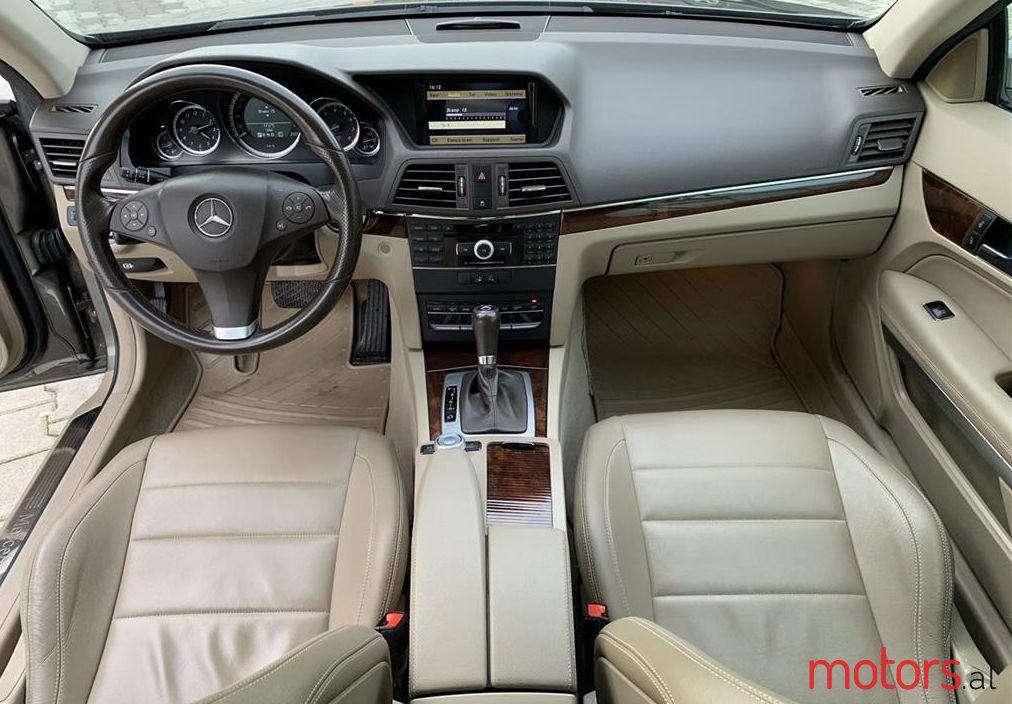 2009' Mercedes-Benz E 350 photo #2