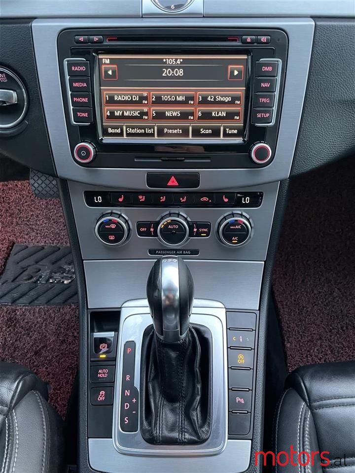 2013' Volkswagen Passat photo #6