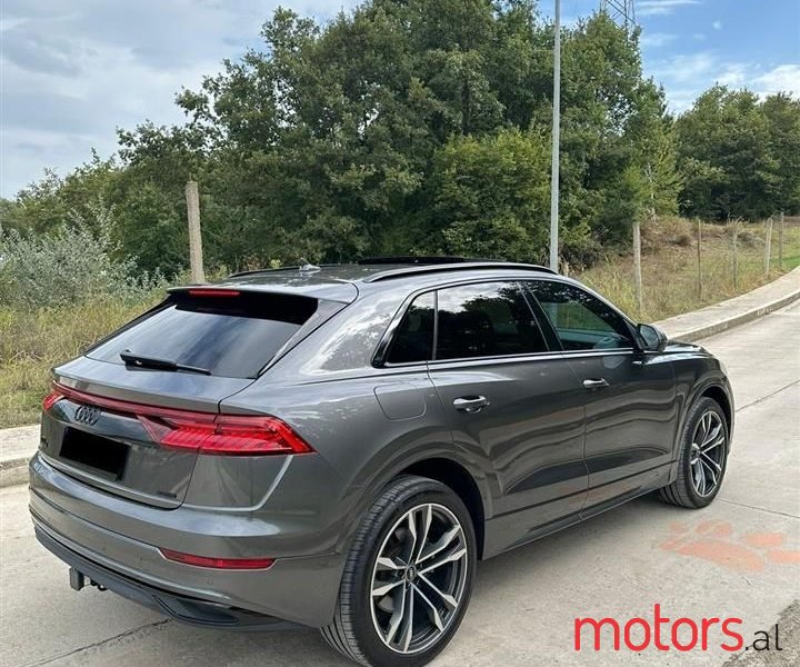 2019' Audi Q8 photo #2