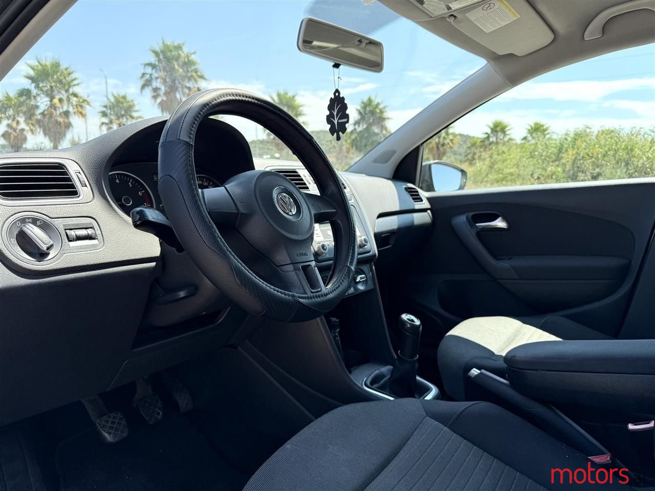 2012' Volkswagen Polo photo #5