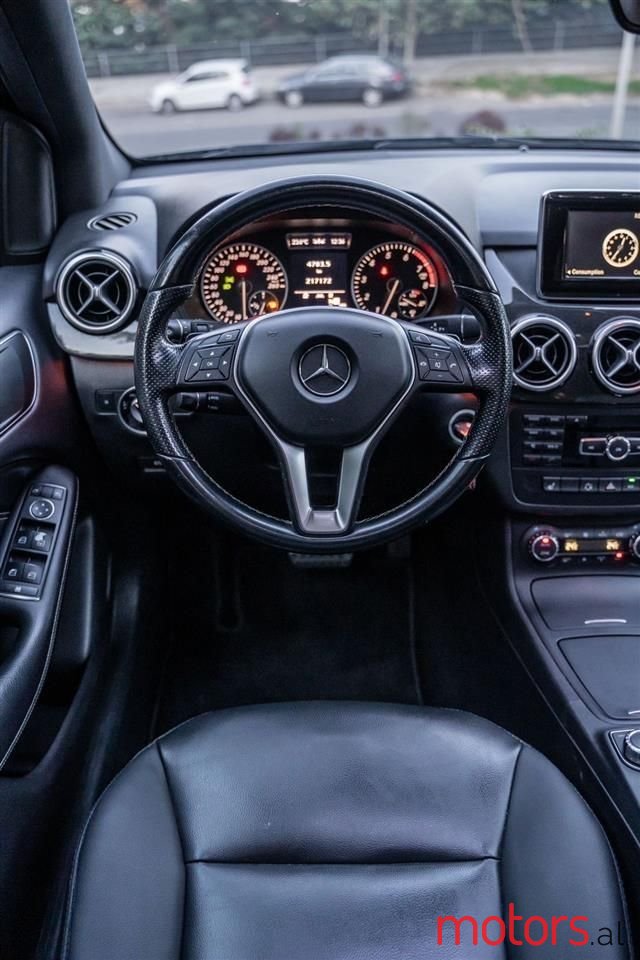 2013' Mercedes-Benz B 250 photo #5