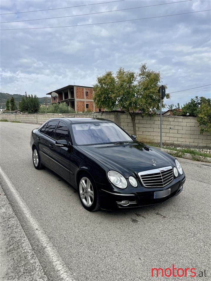 2008' Mercedes-Benz E 220 photo #1
