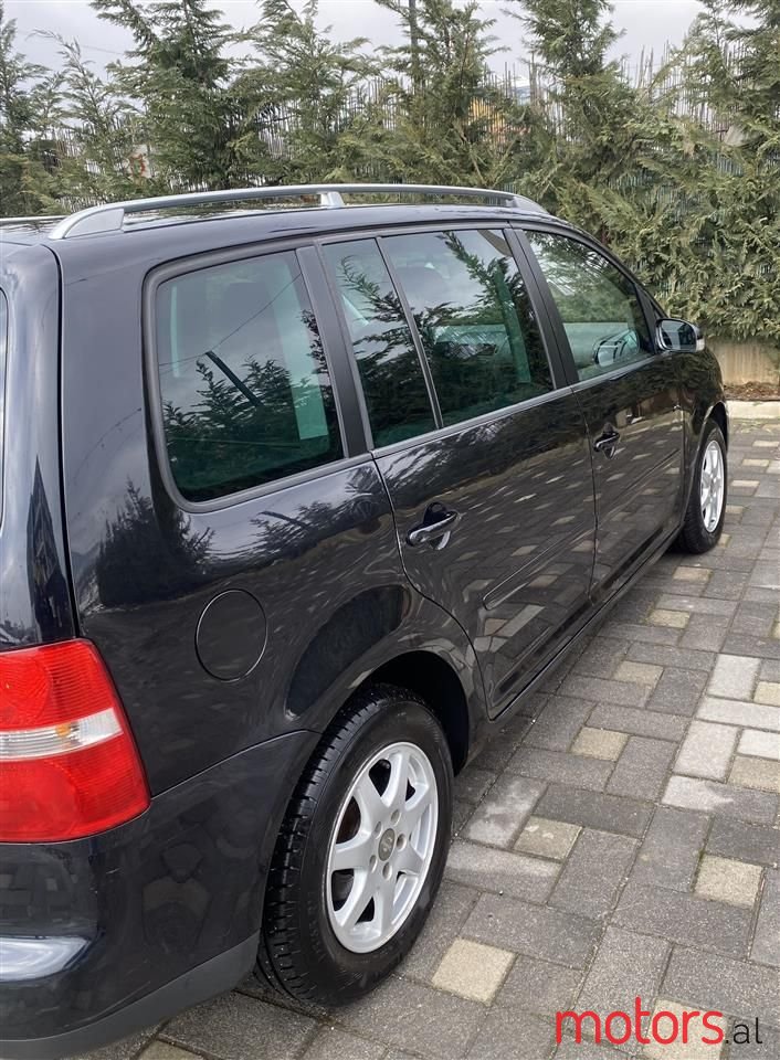 2006' Volkswagen Touran photo #5