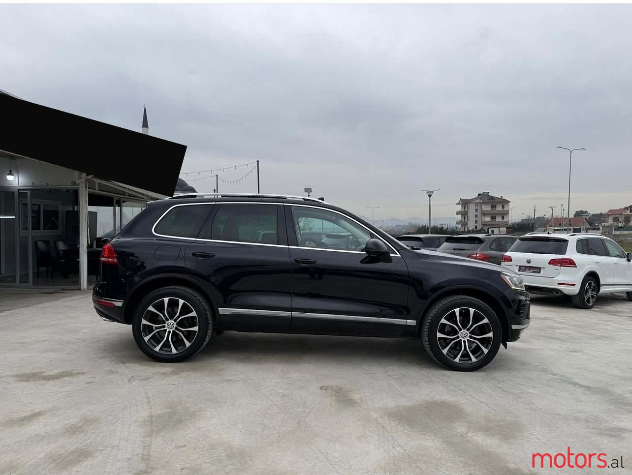 2016' Volkswagen Touareg photo #4