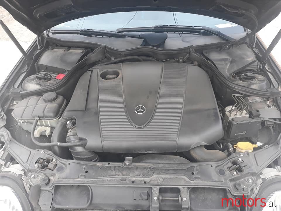 2004' Mercedes-Benz C-Class photo #1