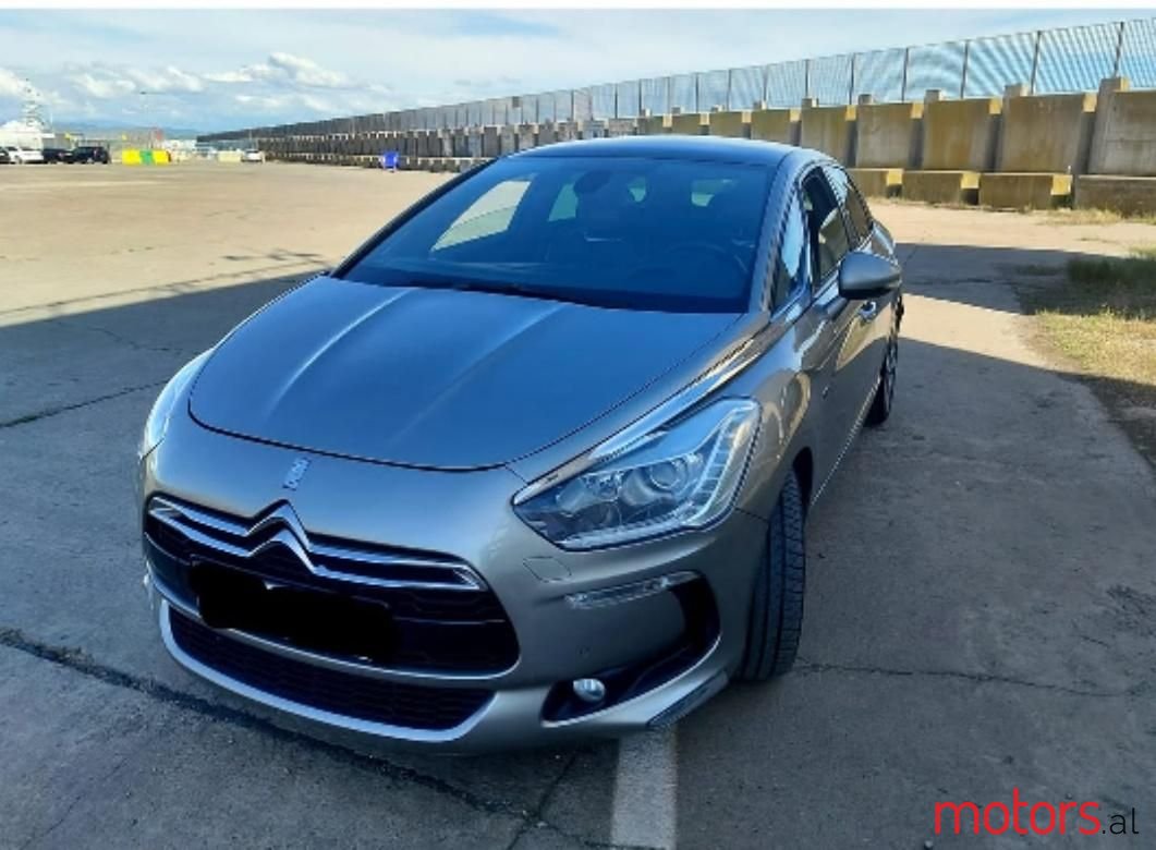 2012' Citroen DS5 photo #2