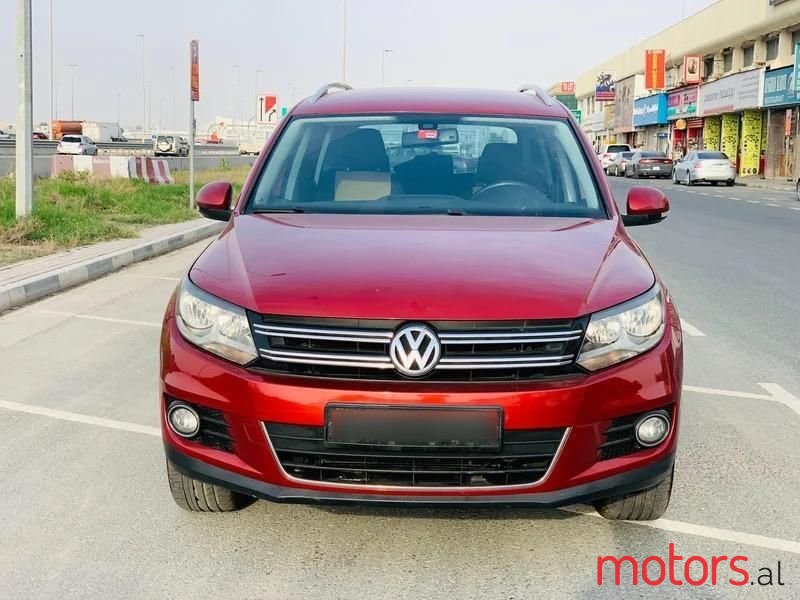 2015' Volkswagen Tiguan photo #2
