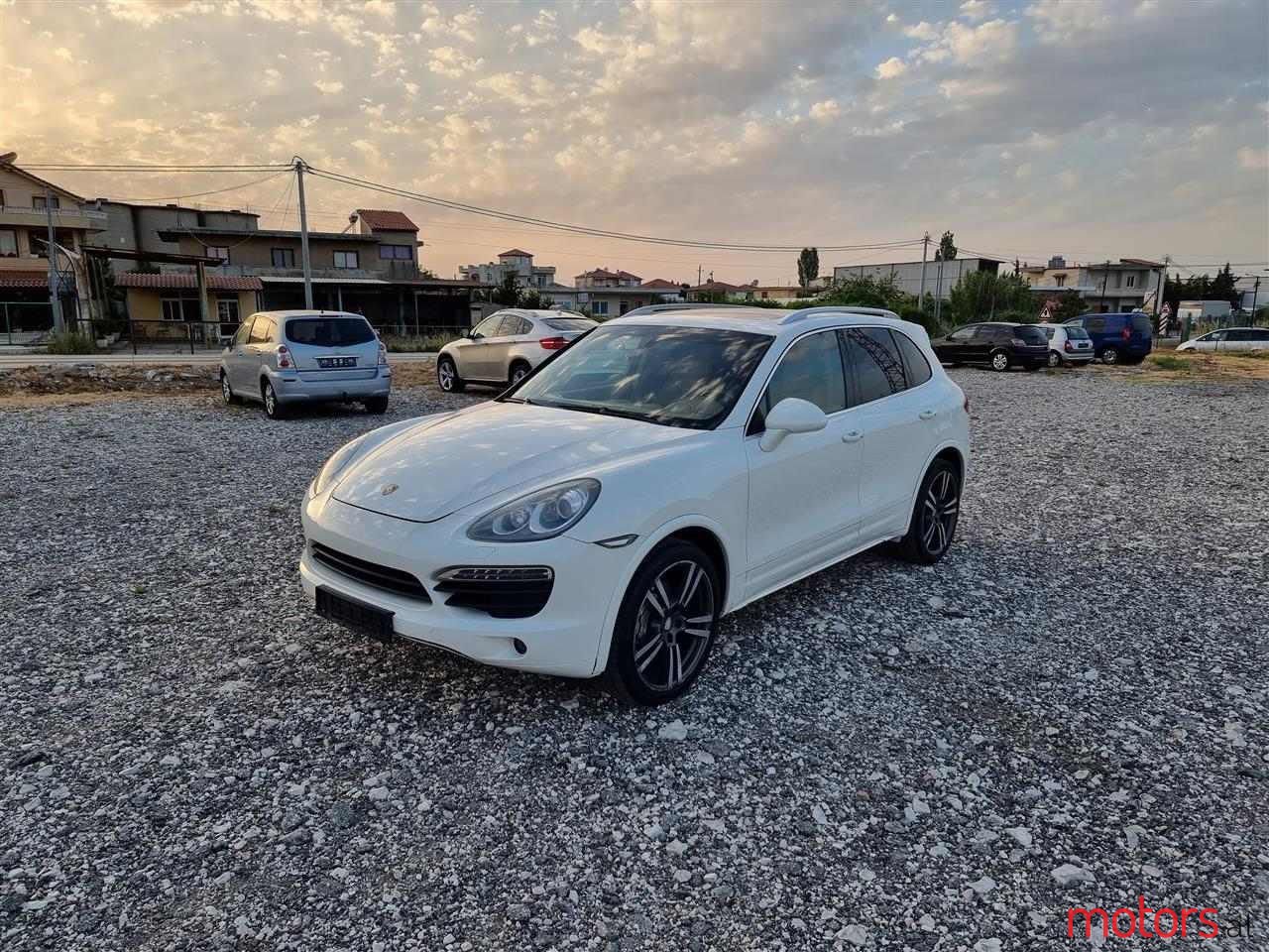 2011' Porsche Cayenne photo #1