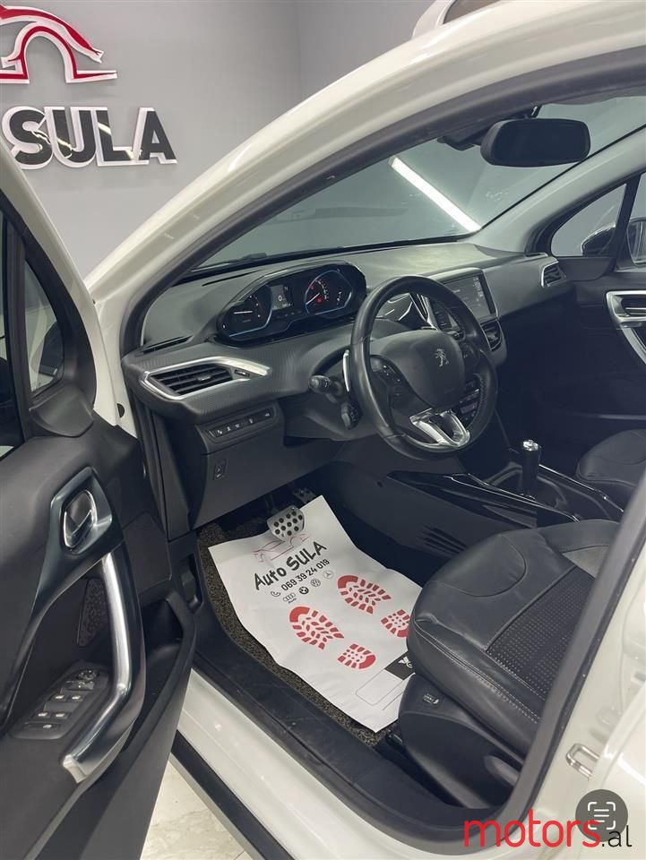 2015' Peugeot 2008 photo #6