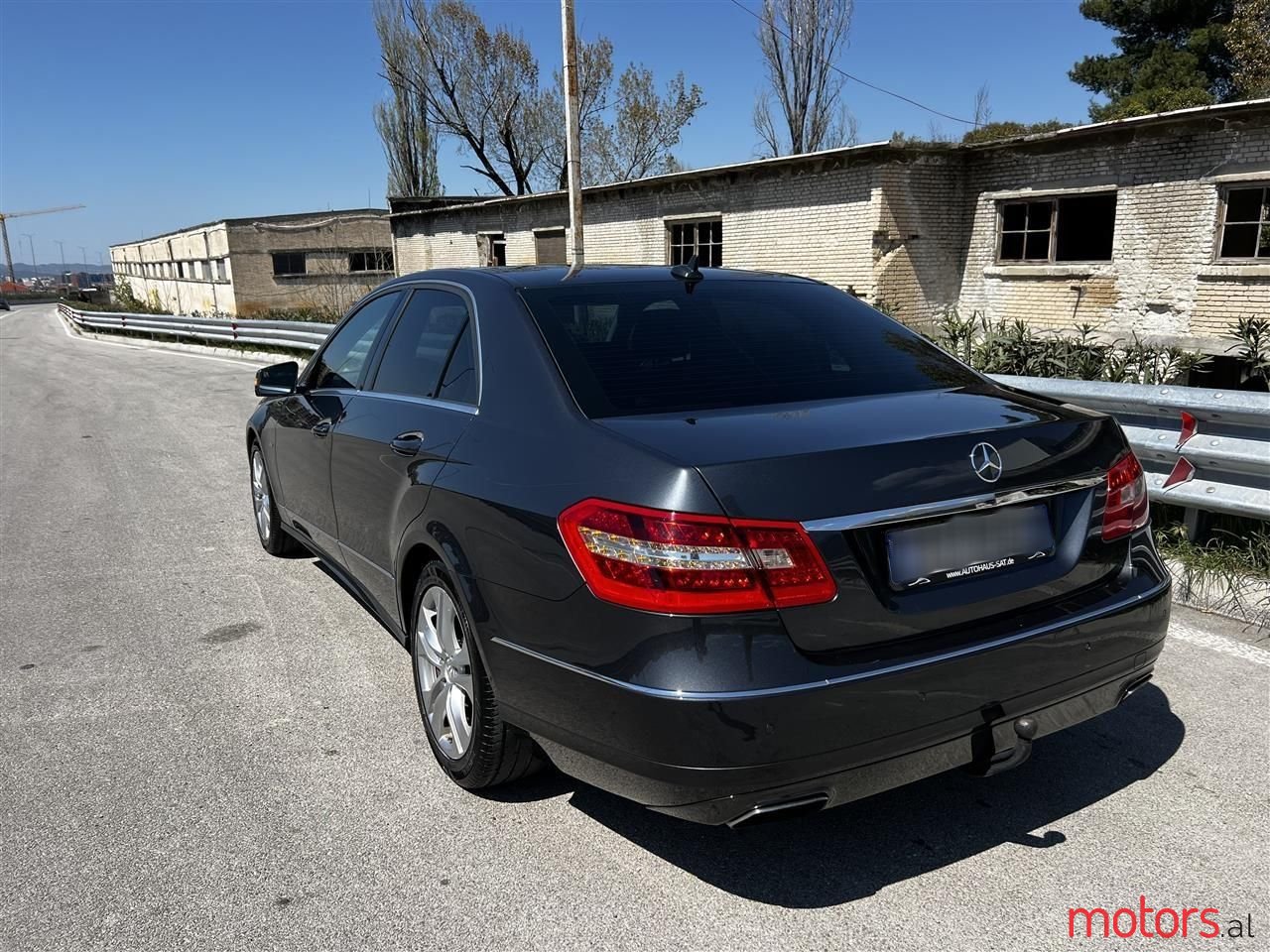 2011' Mercedes-Benz E 220 photo #3