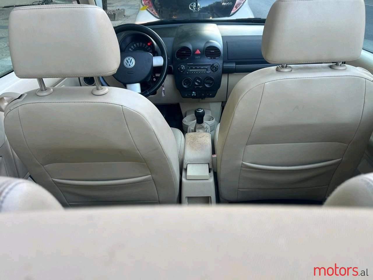 2006' Volkswagen Beetle photo #3