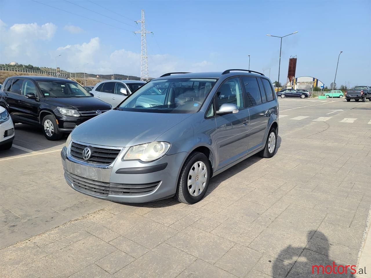 2007' Volkswagen Touran photo #2
