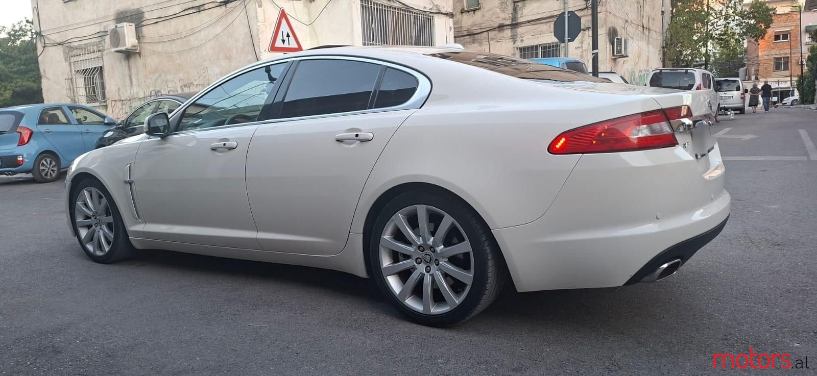2008' Jaguar XF photo #3